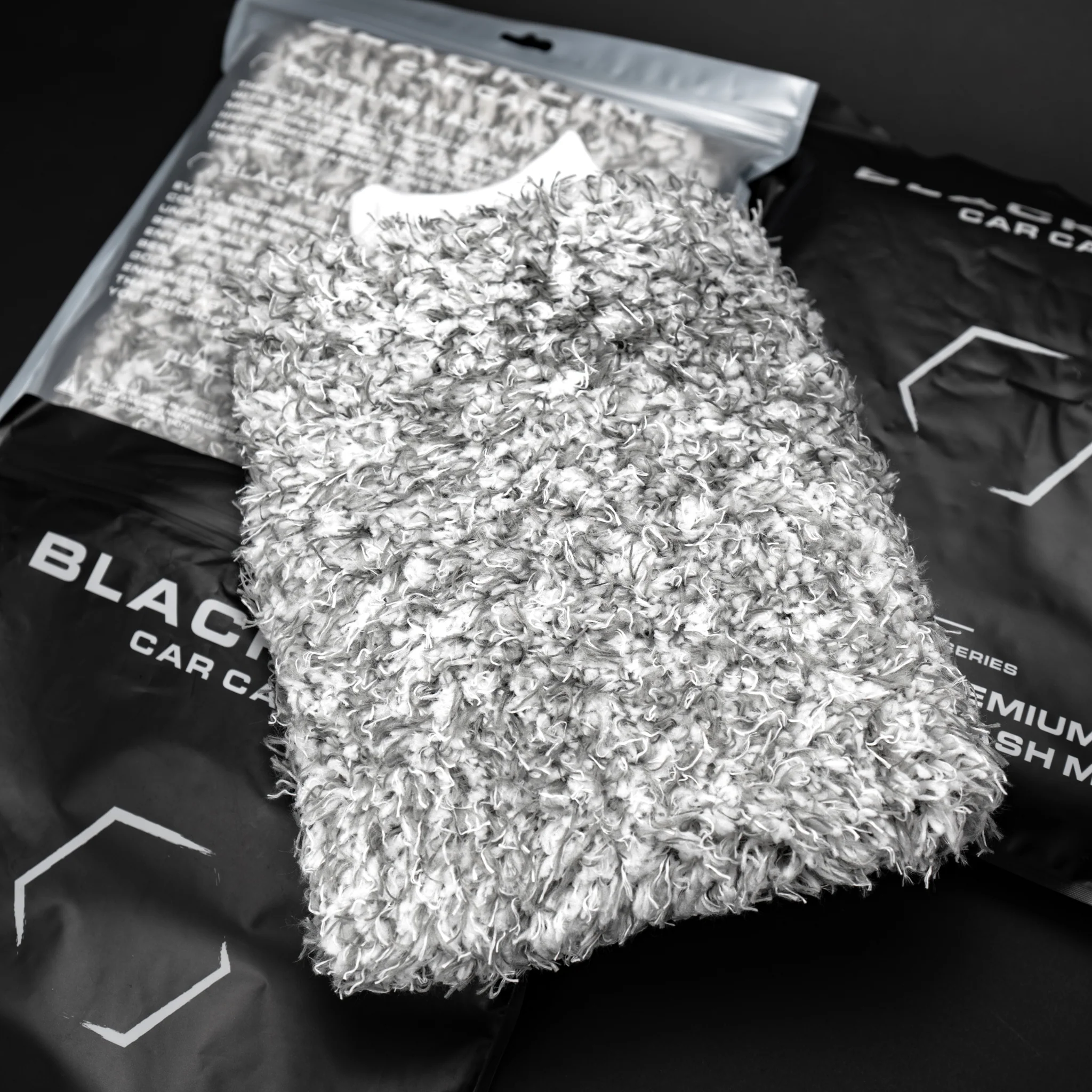 BLACKLINE® MICROFIBER WASH MITT - Image 4