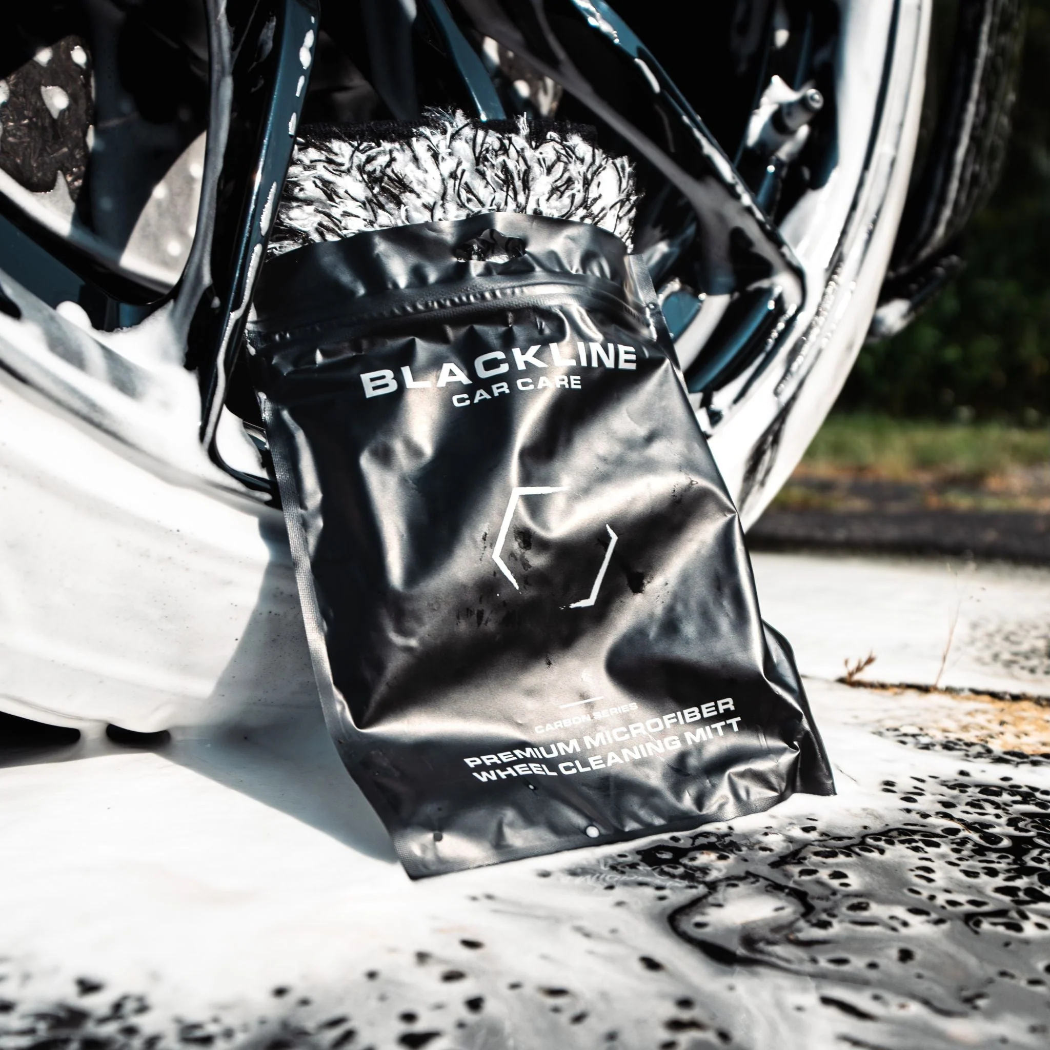 BLACKLINE® MICROFIBER WHEEL MITT - Image 11