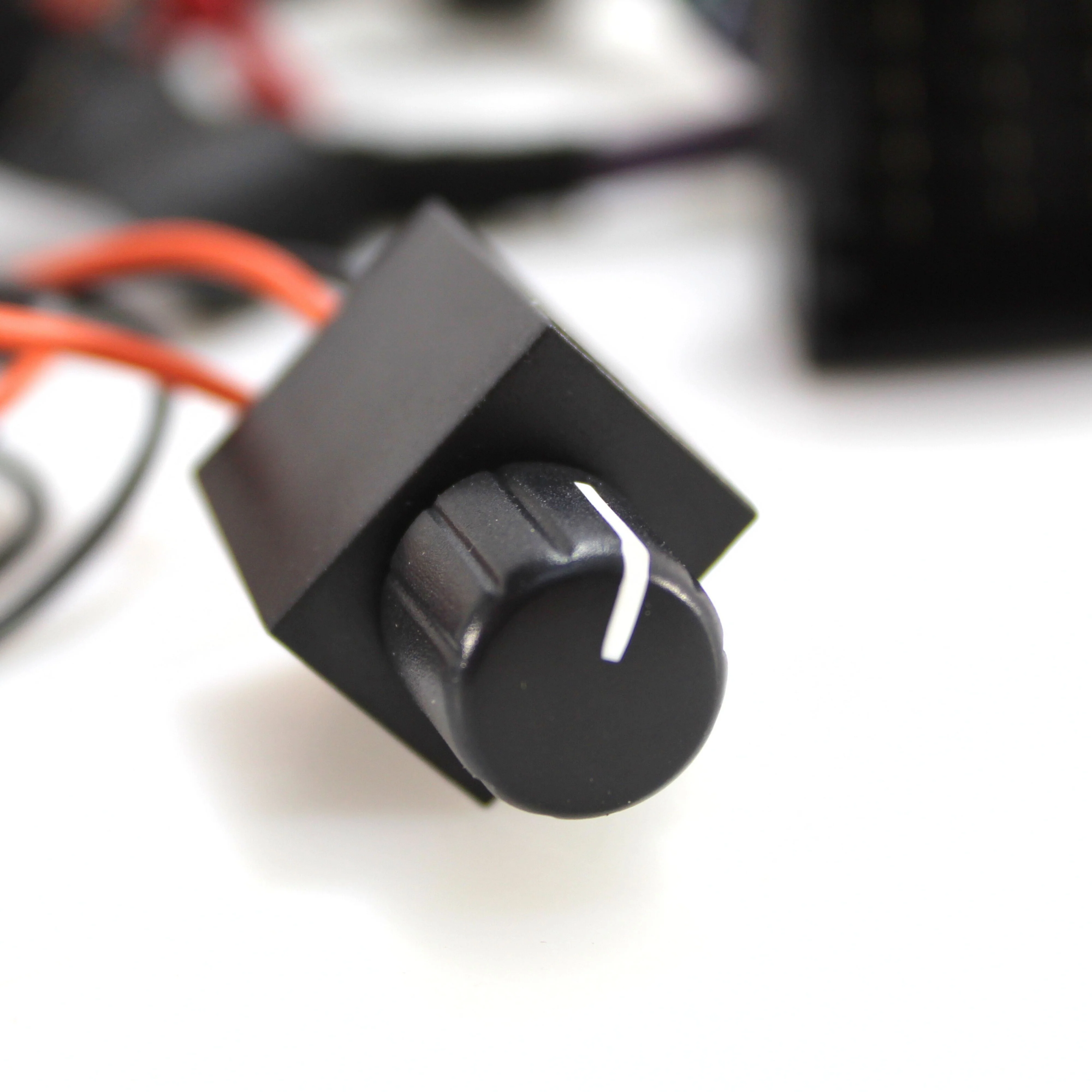 Subwoofer Interface w/ Bass Knob & Vehicle T-Harness For Chrysler 2013+ OPEN BOX - Image 4
